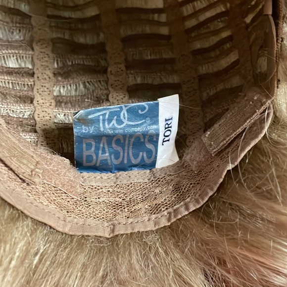 TWC Basics Wig, Light Brown with Blonde Highlights. New never used - Picture 7 of 8